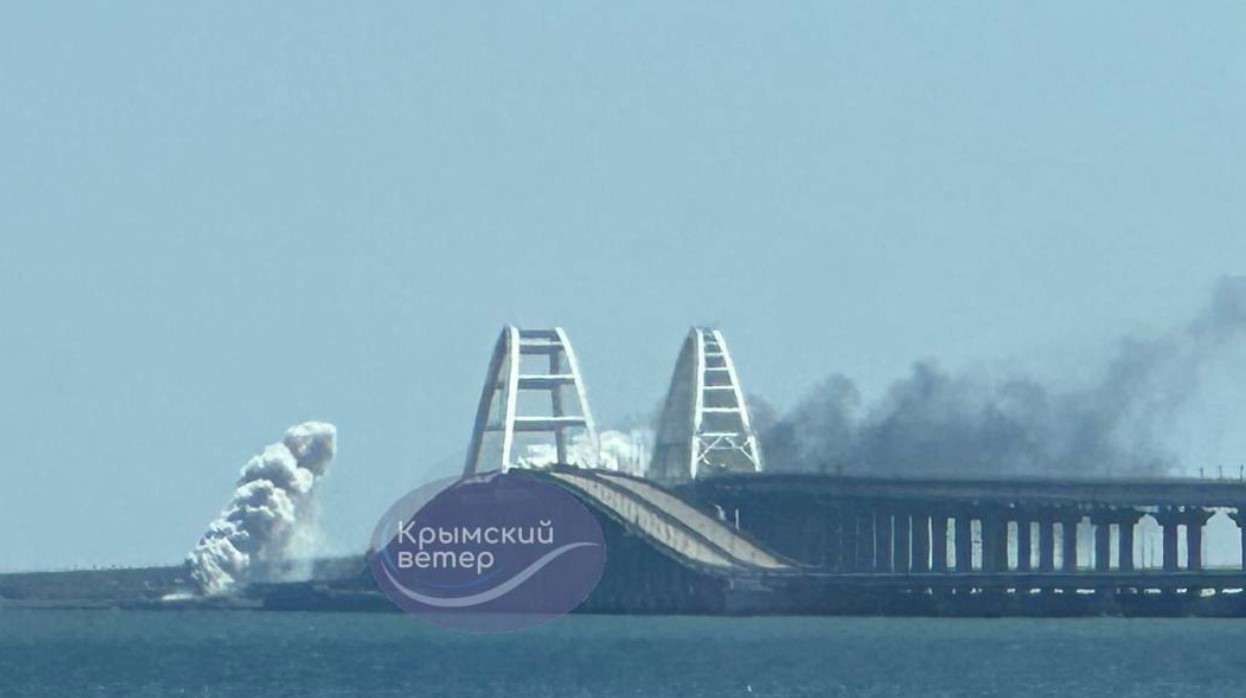Страх повторення катастрофи: окупанти гарячково укріплюють Кримський міст у очікуванні "сакральної" дати Страх повторення катастрофи: окупанти гарячково укріплюють Кримський міст у очікуванні "сакральної" дати